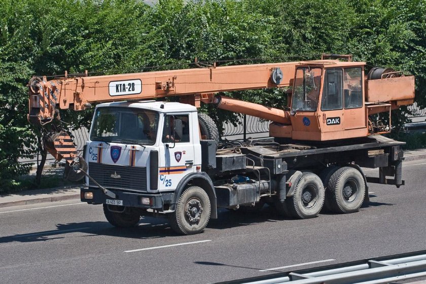 МАЗ 6303 автокран