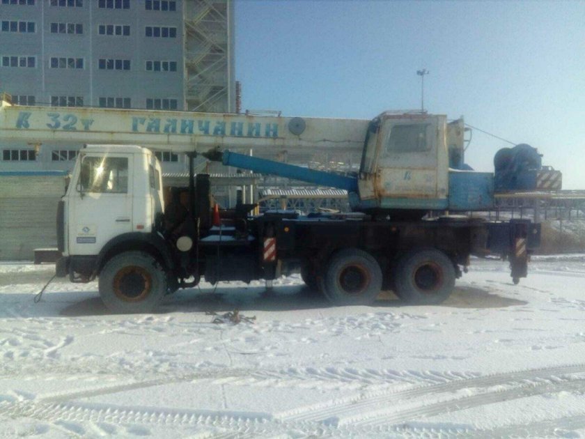 Автокран МАЗ 53371