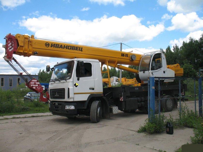 Автокран МАЗ Ивановец 25 тонн