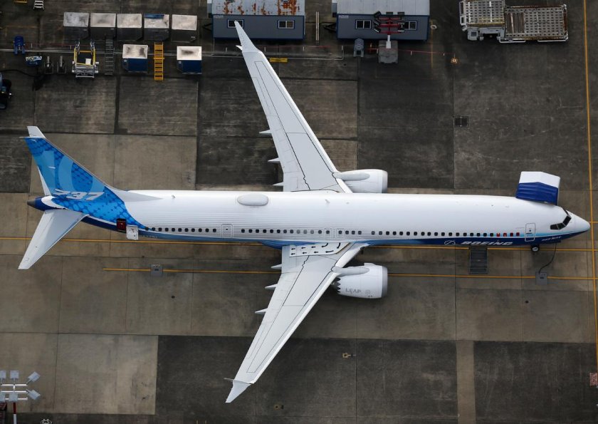 737 Max 10