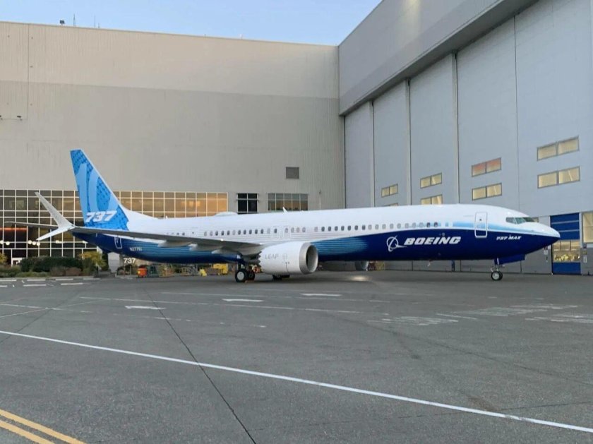 B737 Max 10