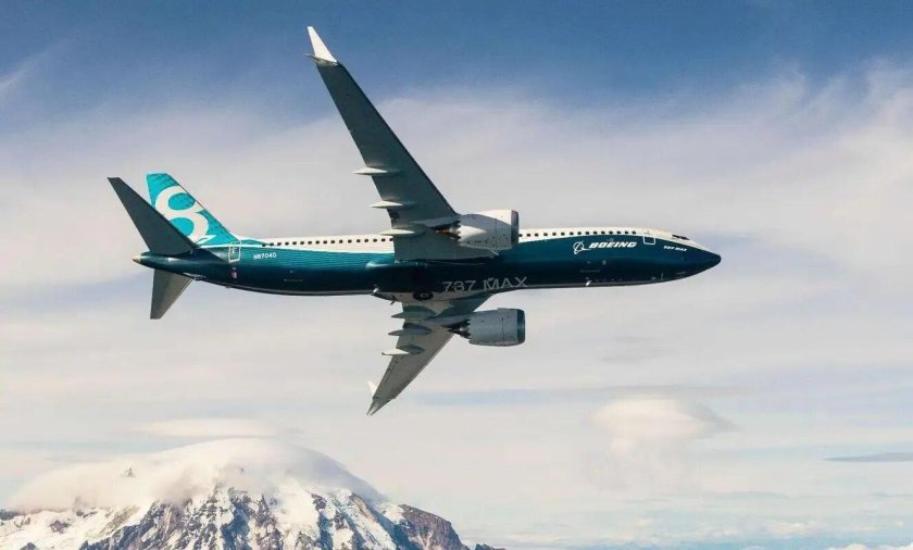 737 Max 10