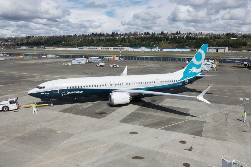 737 Max 10