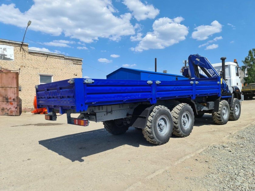 Урал 8х8 с КМУ