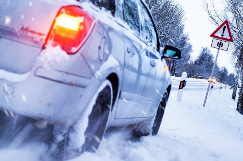 Дорога зимой на машине