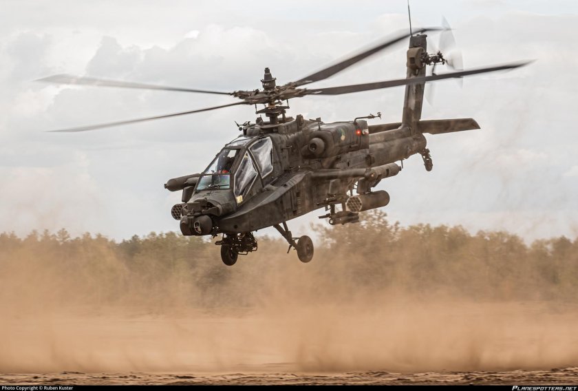 Apache вертолет