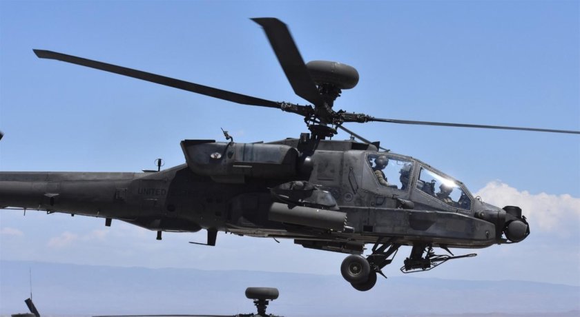 Ударный вертолет АН-64 Апач