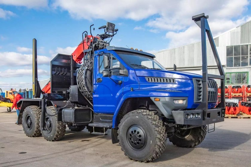 Урал 5557 лесовоз