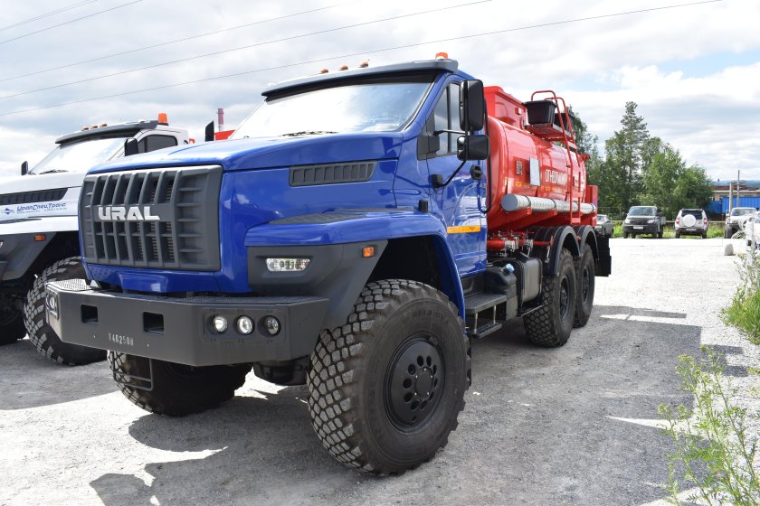 Урал некст 6х6 топливозаправщик