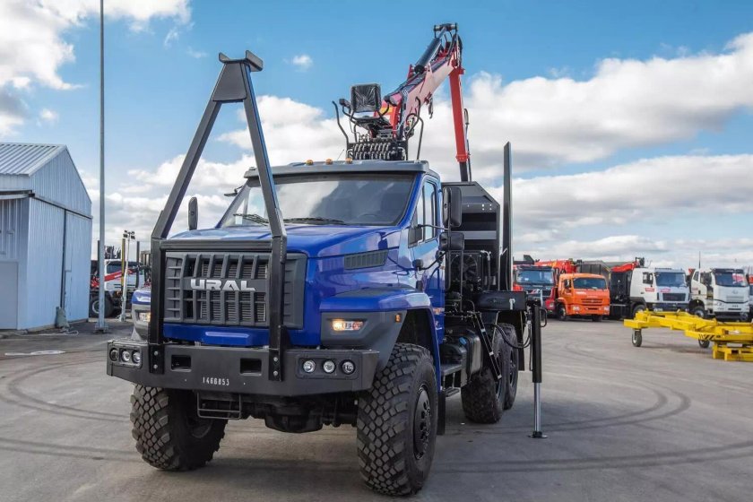 Урал некст лесовоз