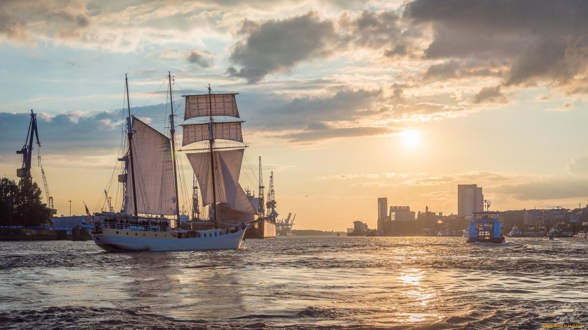 Парусник в Гавани