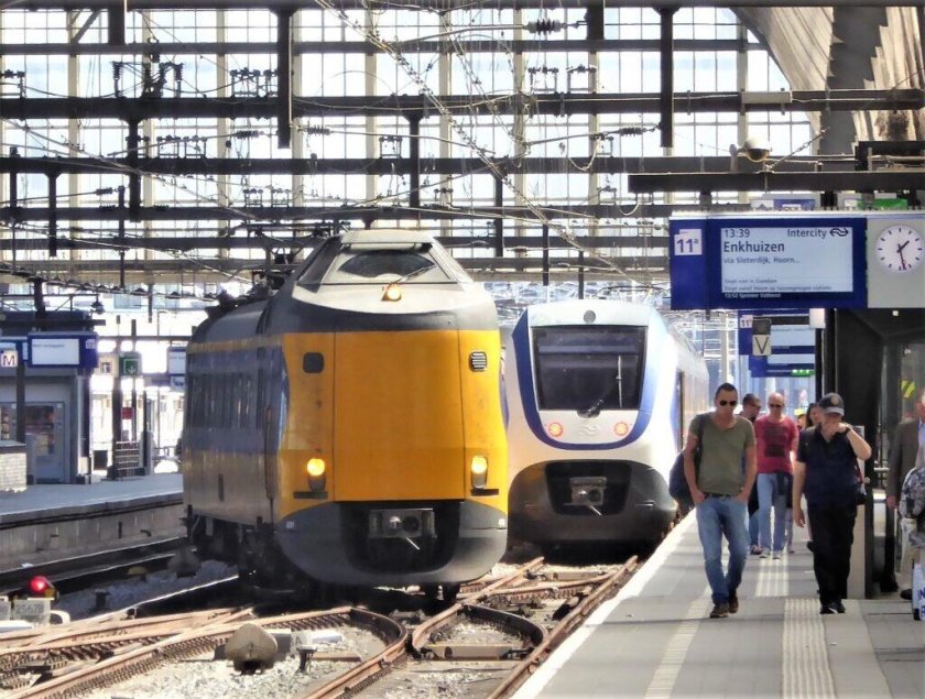 Поезда Голландии
