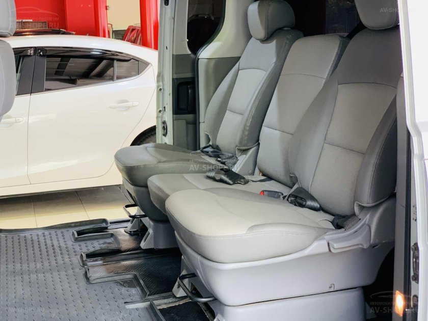 Откидной столик в Гранд Старекс