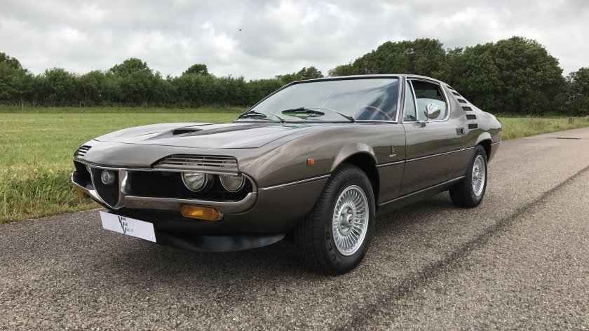 Alfa romeo montreal