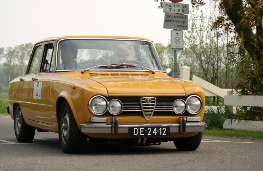 Alfa Romeo Giulia 1300 super