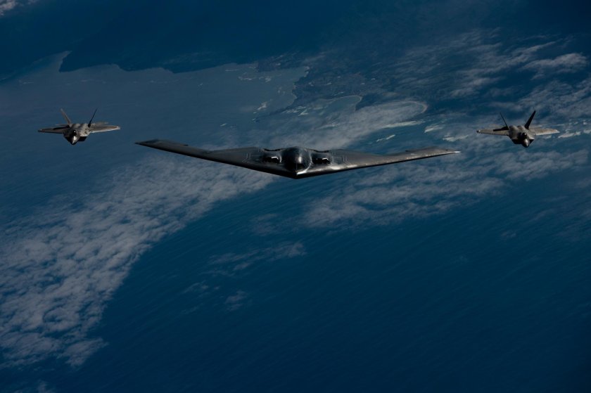 Стелс-бомбардировщик b-2