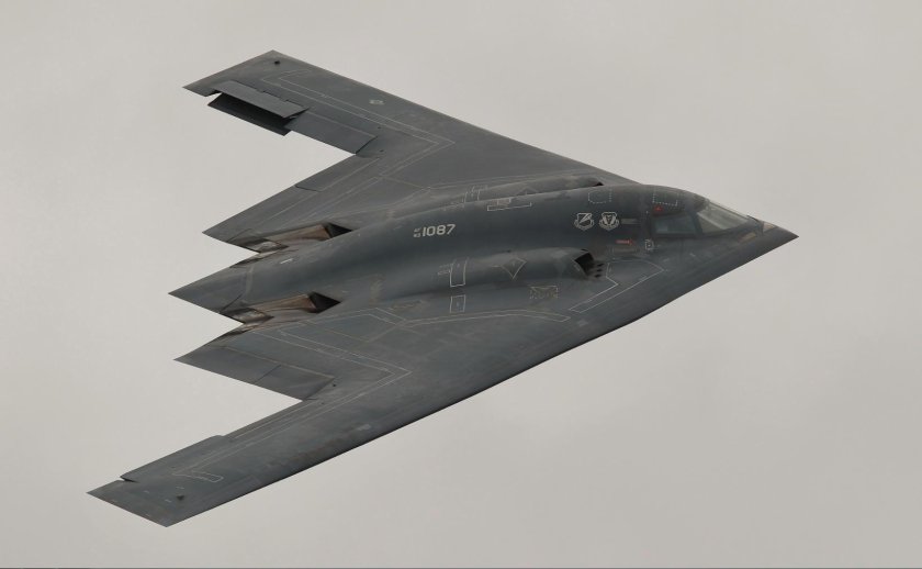 Стелс-бомбардировщик b-2