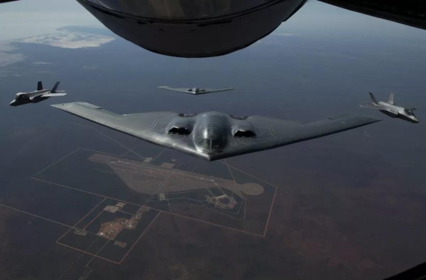 Бомбардировщик b 2