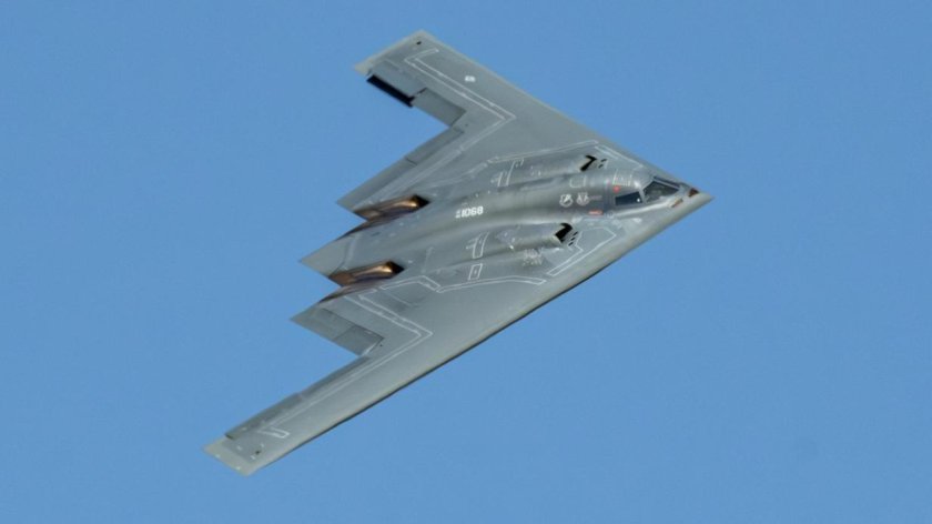 Стелс-бомбардировщик b-2