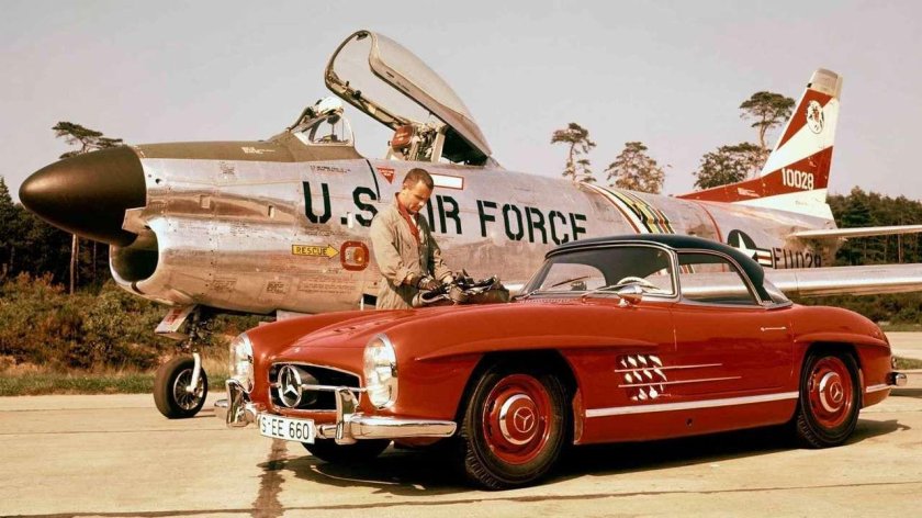 Mercedes Benz 300 SL Red