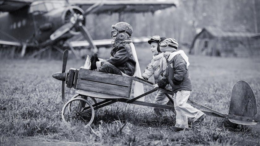 Старый деревянный самолет