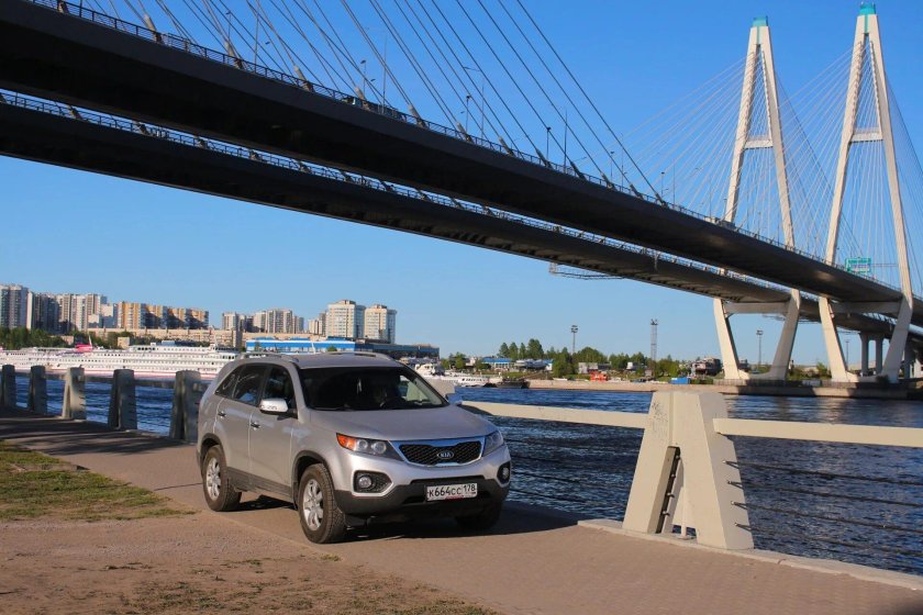 Набережная под вантовым мостом СПБ