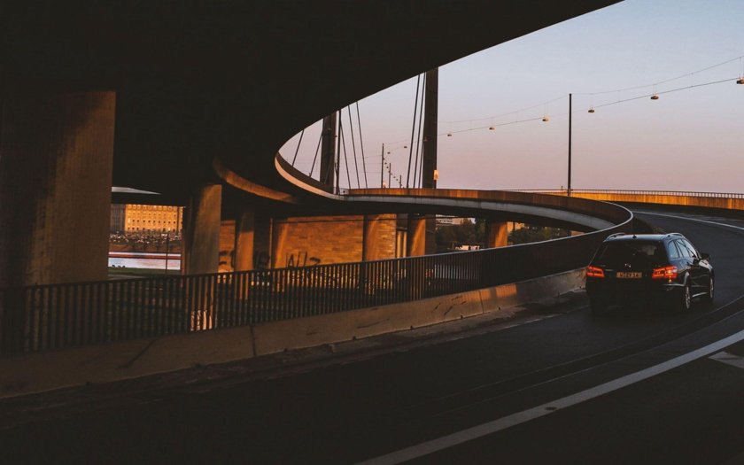 Дорога под мостом