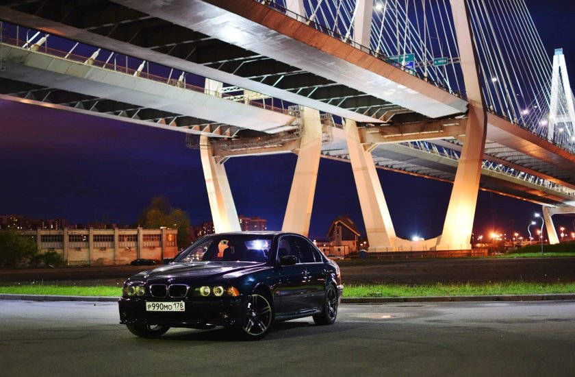 Под вантовым мостом СПБ