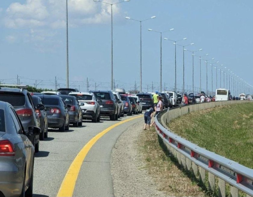 Пробка на Крымском мосту
