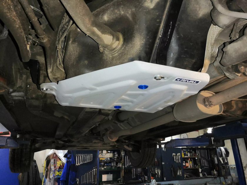 Защита бензобака Крета 2