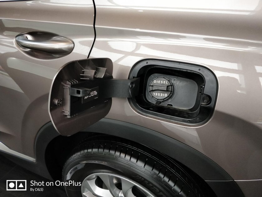 Заправочный лючок Хендай Санта Фе 4