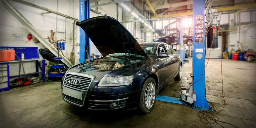 Автомобиль в автосервисе