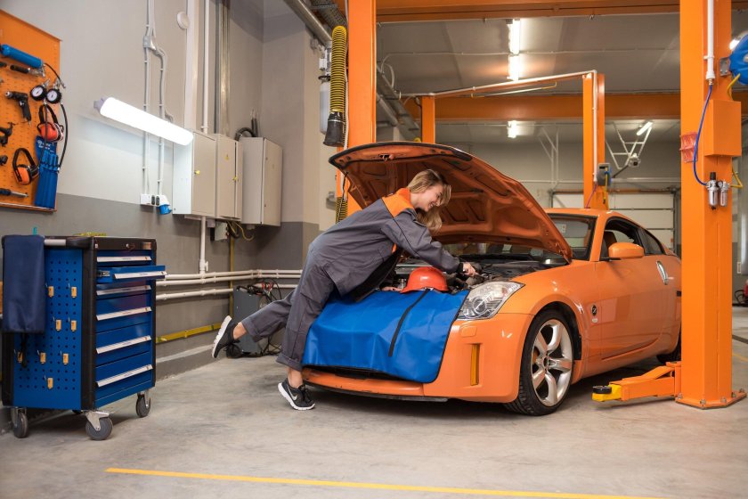 Автомобиль в сервисе
