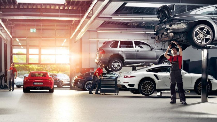 Машина в автосервисе