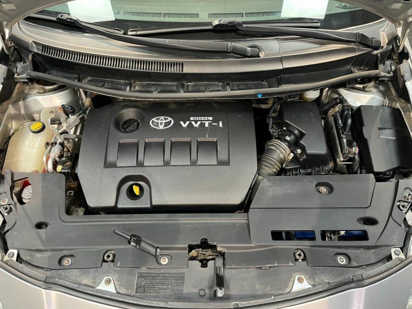 Моторный отсек тойота аурис 2008