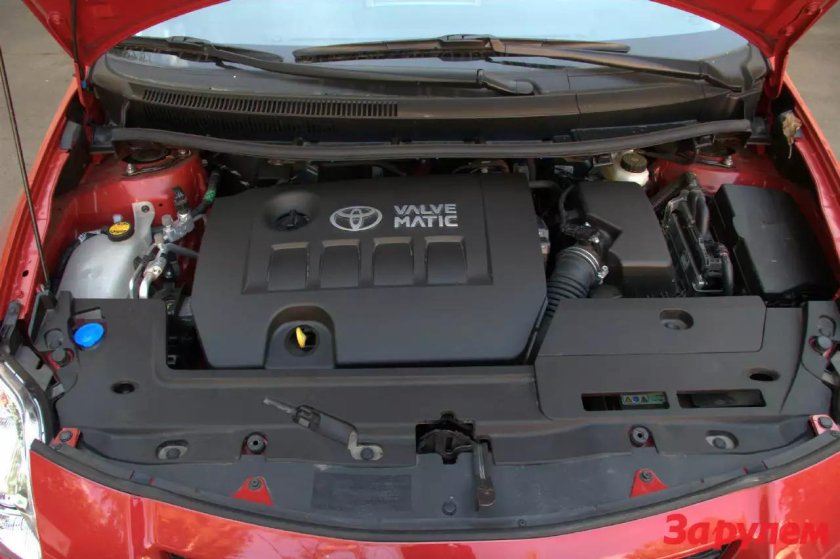Toyota Auris 2007 под капотом