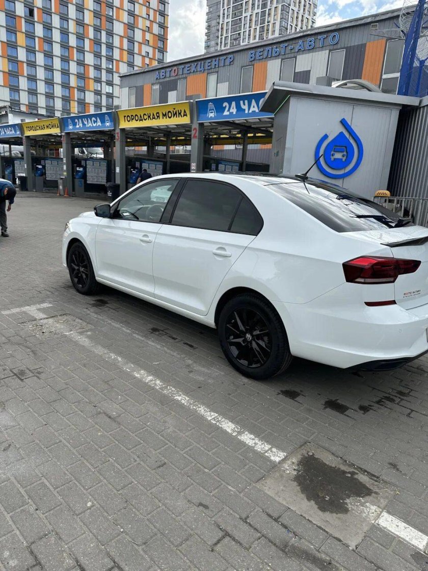 Volkswagen polo liftback