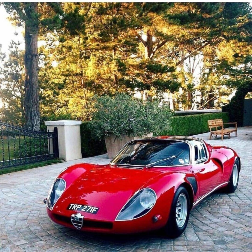 Автомобиль Альфа Ромео 33 Stradale