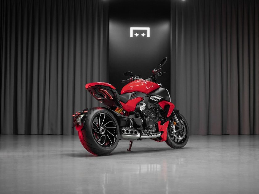 Мотоцикл дукати дьявол