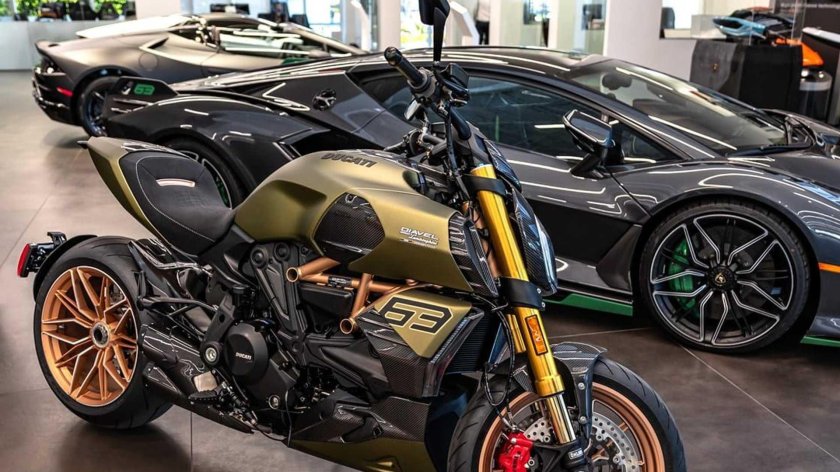 Мотоцикл Ducati Diavel 1260 Lamborghini