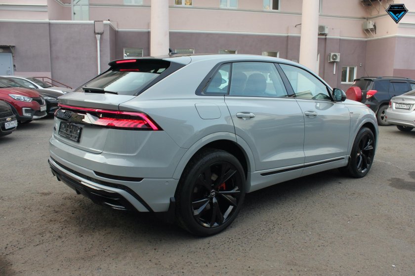 Audi q8 Grey