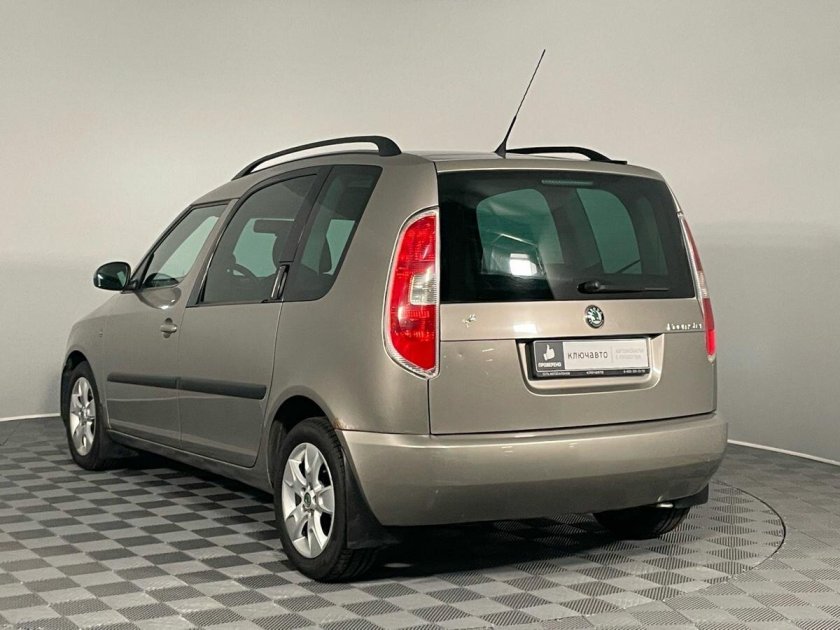 Шкода румстер 2008 года