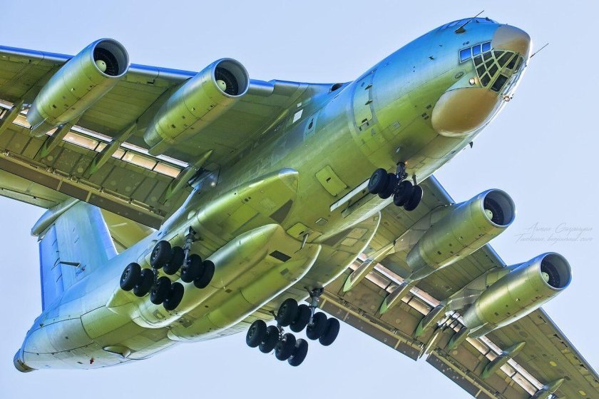 Военный самолет ил 76