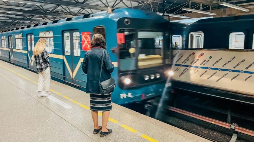 Метро поезд спб