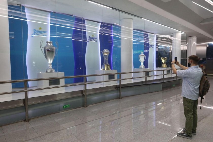 Станция метро Новокрестовская Зенит