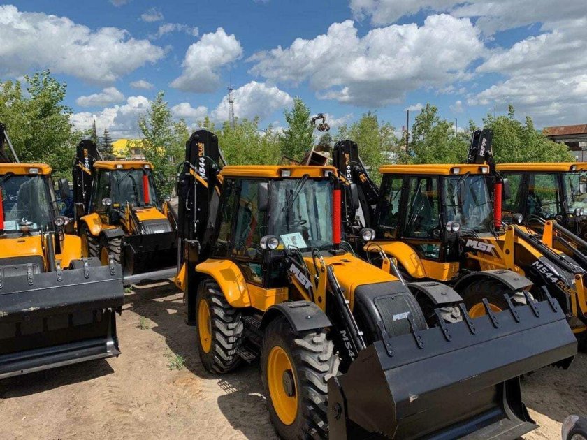 Экскаватор-погрузчик MST m544