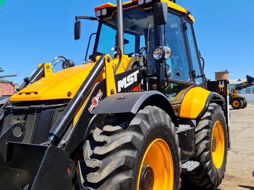 Экскаватор-погрузчик mst m644 plus