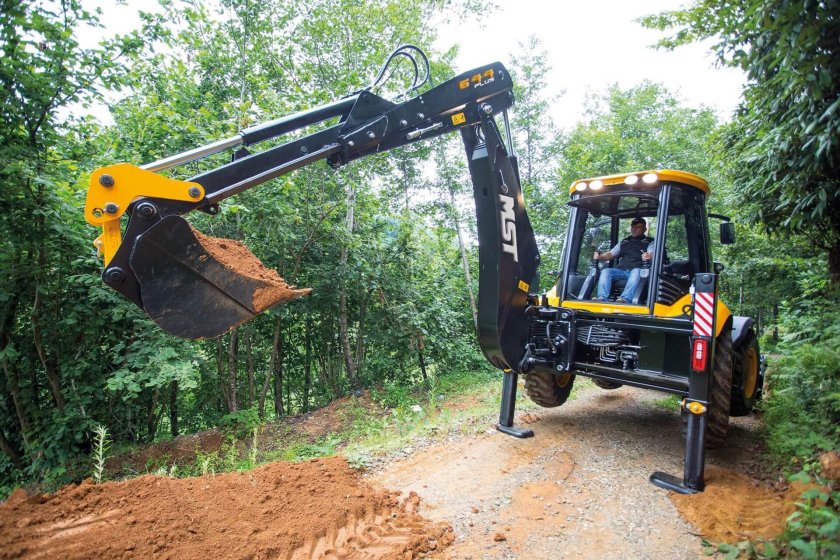 Экскаватор-погрузчик MST m644 Plus