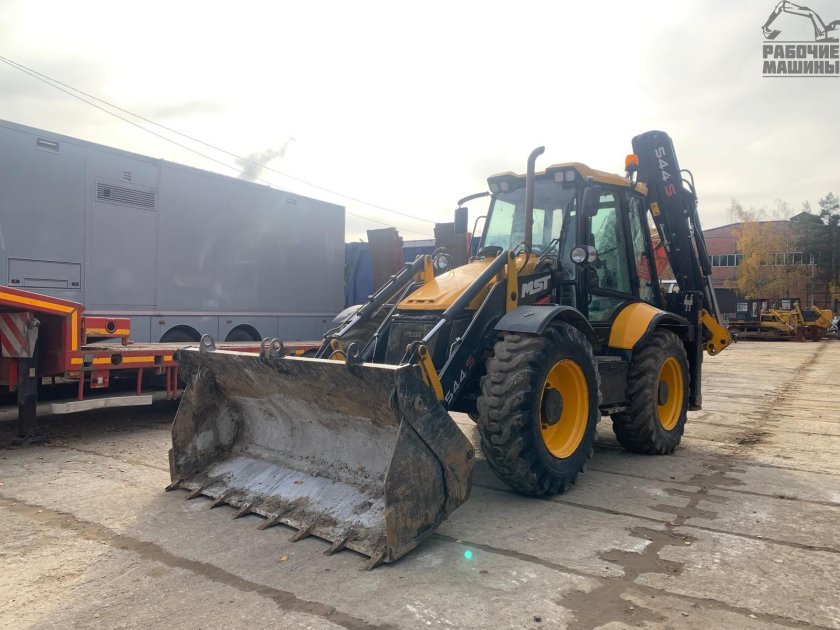 Экскаватор-погрузчик MST m544