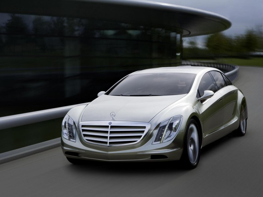 Mercedes-Benz f700